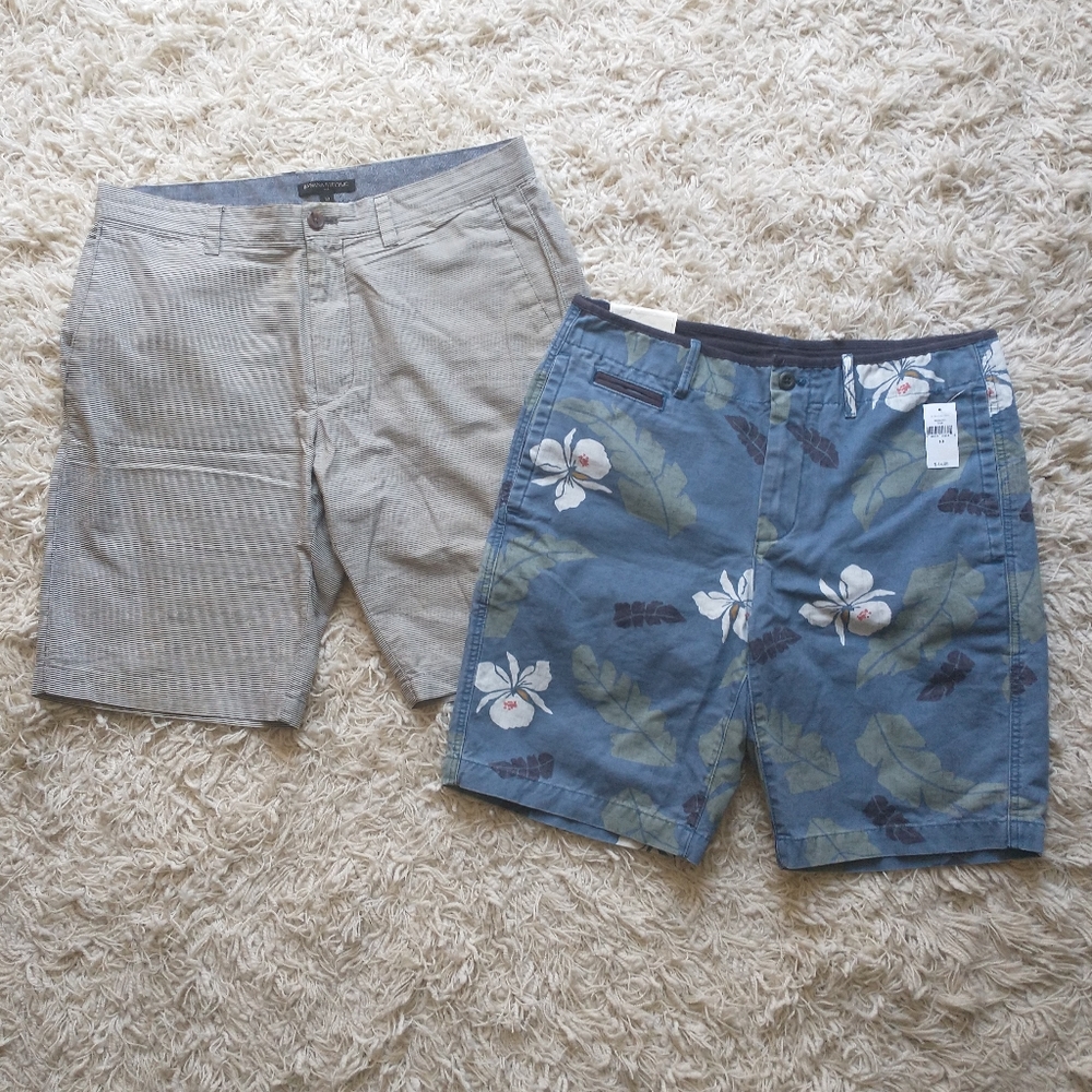 Lot of 2 men's shorts; NWT Gap & Banana Republic, both size 33